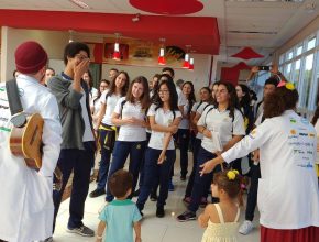 Líderes de Gincana Solidária visitam Hospital do Câncer