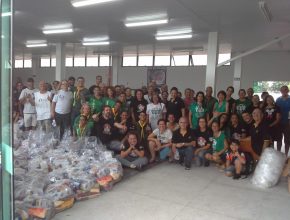 Voluntários arrecadam 18 toneladas de alimentos para afetados por chuvas no Rio