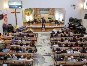 Templos e instituições adventistas promovem reflexão sobre a Páscoa bíblica