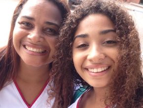 Mãe deixa tudo no Brasil para estudar Medicina com a filha no exterior