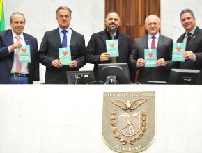 Deputados paranaenses recebem exemplar do livro Esperança para a Família