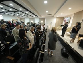 Pastores evangélicos recebem homenagem em escritório adventista