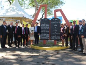 Igreja reforma praça e promove feira de saúde em Itabuna