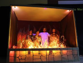 Oito pessoas são batizadas durante a série “Apocalipse”