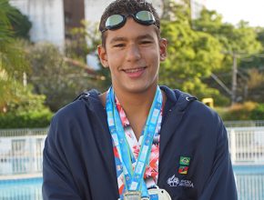 Estudante gaúcho quebra recorde de natação na Região Sul