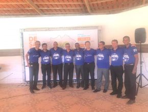 Pequeno Grupo pastoral mobiliza adventistas para assinar a lição da Escola Sabatina