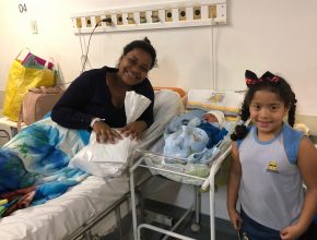Estudantes doam kits para bebês em hospital municipal no Rio