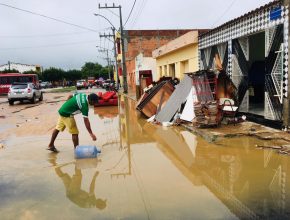 ADRA auxilia moradores de cidade baiana afetada por inundação