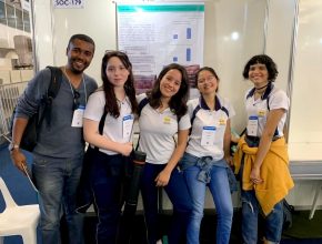 Alunas do ensino médio apresentam pesquisa no maior evento científico do Brasil