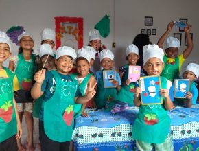 Escola Cristã de Férias leva crianças para a cozinha