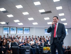 Vice-presidente da República inaugura laboratórios e ministra aula no Unasp