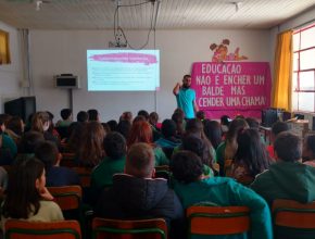 Fiéis realizam palestras de prevenção contra abuso sexual infantil em escolas públicas de SC