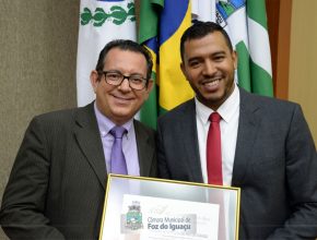 Colégio Adventista de Foz do Iguaçu recebe homenagem na Câmara de Vereadores