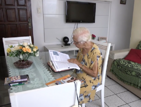Aos 100 anos, mulher mantém estudo diário da Lição da Escola Sabatina