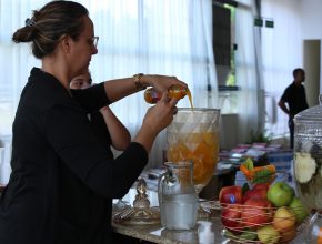 Mulheres arrecadam 300 litros de suco para o Hospital de Câncer de Mato Grosso