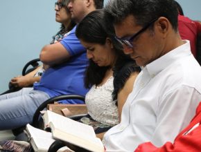 Escola oferece espaço de estudo da Bíblia para telespectadores da TV Novo Tempo
