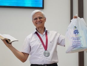 Emoção e testemunho marcam culto de gratidão em Porto Alegre