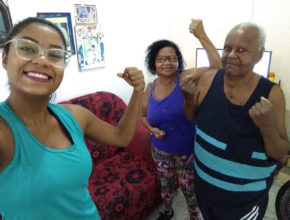 Neta estimula avós a se exercitarem durante período de isolamento social