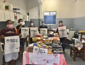 Famílias recebem cestas de valor nutricional e curso sobre vida saudável contra o coronavírus