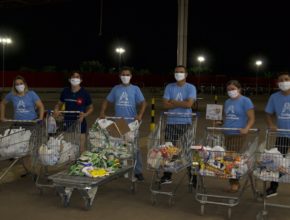 Campanha de jovens troca máscaras por alimentos para doação