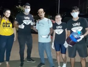 Voluntários entregam marmitas durante isolamento (Globo/Record/Band)