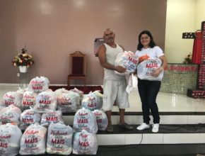 Voluntários fazem campanha de cestas básicas para beneficiar informais e desempregados