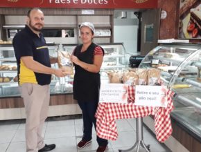 Colégio faz convite para Semana Santa através de doação de pães