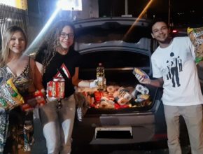 Drive-thru Solidário arrecada alimentos para pessoas necessitadas