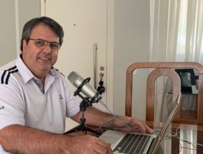 Para auxiliar famílias na pandemia, pastor lança canal de podcast sobre relacionamento