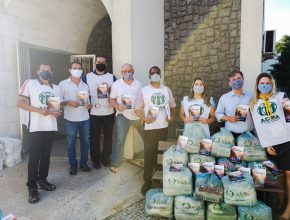 Amigos arrecadam mais de 300 cestas básicas após desafio em vídeo