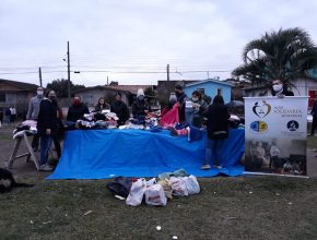 Cabide Solidário distribui mais de duas mil peças de roupas em Lages
