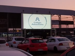 Colégio realiza Drive-In para celebrar Dia dos Pais em Florianópolis