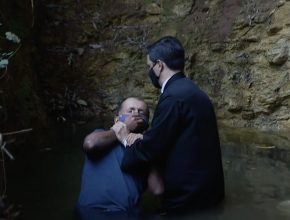 Produtor rural é batizado em mina d’água após mudança de vida