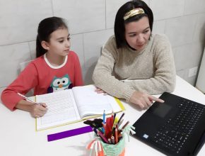 Como ajudar seu filho a lidar com estresse do estudo a distância