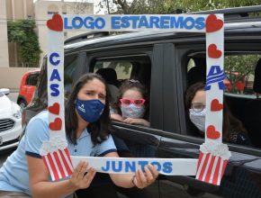 Escolas adventistas  promovem o “drive-thru da saudade” para integrar alunos e professores