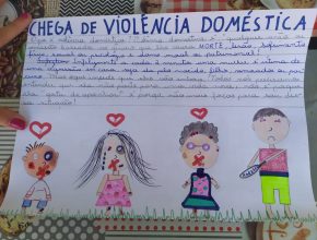 Alunos escrevem cartas para combater a violência contra a mulher