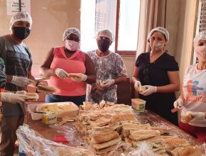 Voluntários desenvolvem projeto em favor da população em situação de rua no Rio de Janeiro