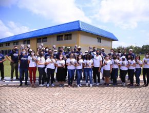 Colaboradores da Missão Pará Amapá distribuem livros em ação do Impacto Esperança