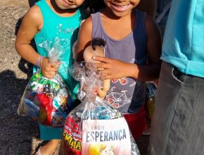 Adventistas doam 200 kits de esperança para crianças carentes no leste paulista