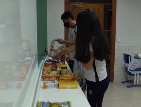 Projeto de Colégio Adventista entrega cestas básicas para comunidade carente de Campo Grande