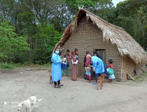 Comunidades indígenas recebem brinquedos doados por estudantes