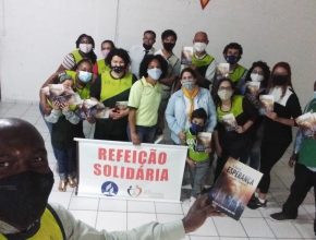 Projeto Refeição Solidária distribui livros e esperança em comunidade de São Paulo