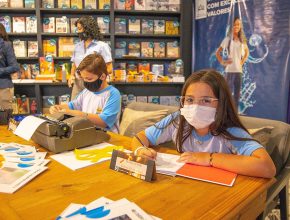 Alunos do Colégio Adventista de Foz do Iguaçu produzem livros no período de isolamento social
