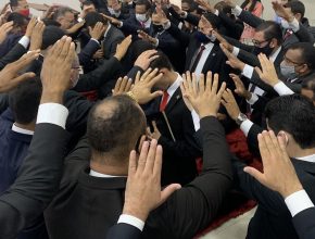Cerimônia de ordenação confirma vocação de pastores