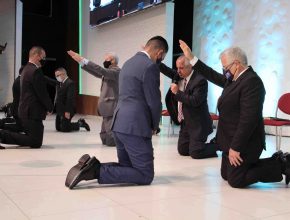 Pastores são consagrados ao ministério em Cerimônia de Ordenação