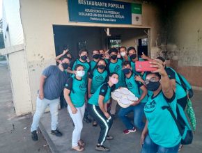 Jovens do Missão Calebe se mobilizam para alimentar moradores de rua em Montes Claros