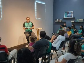 Voluntários criam Espaço Calebe e horta comunitária no Paraná