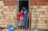 Voluntários constroem casa para família carente em Goiás