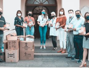 Colégio Adventista entrega kits de páscoa para profissionais de saúde