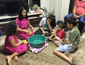 Pedagoga fortalece vida espiritual de filhos por meio de culto familiar